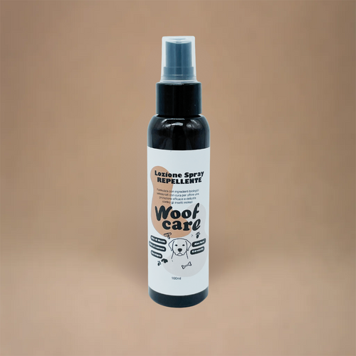 Flacone della lozione spray repellente WoofCare per cani