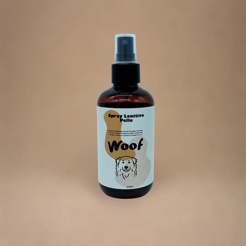 Flacone dello spray lenitivo WoofCare per la pelle del cane